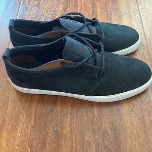 DG* suede skateboard shoes